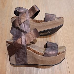 Pierre Dumas brown wedges